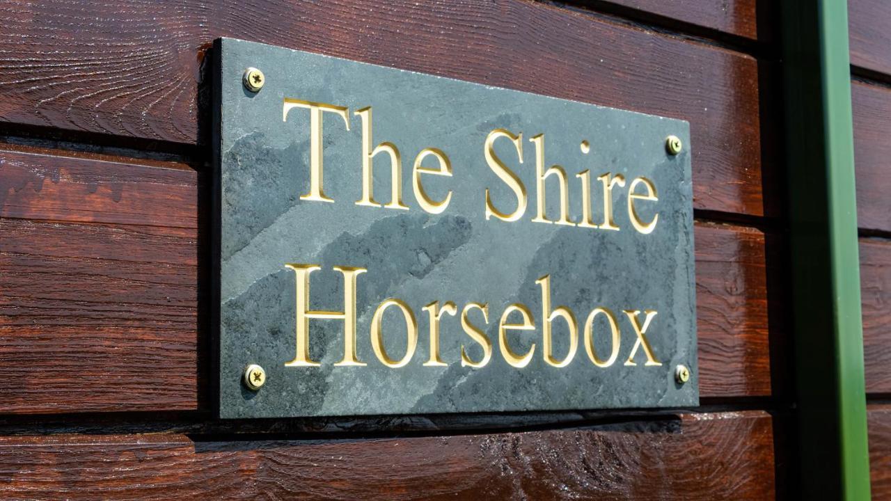 The Shire Luxury Converted Horse Lorry With Private Hot Tub Cyfie Farm Llanfyllin Zewnętrze zdjęcie
