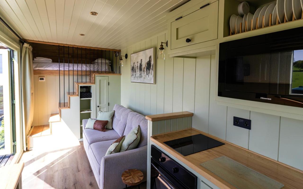 The Shire Luxury Converted Horse Lorry With Private Hot Tub Cyfie Farm Llanfyllin Zewnętrze zdjęcie