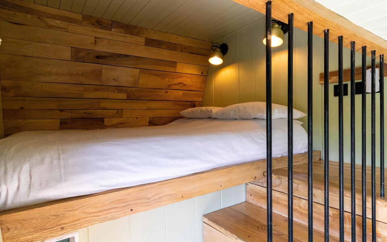 The Shire Luxury Converted Horse Lorry With Private Hot Tub Cyfie Farm Llanfyllin Zewnętrze zdjęcie